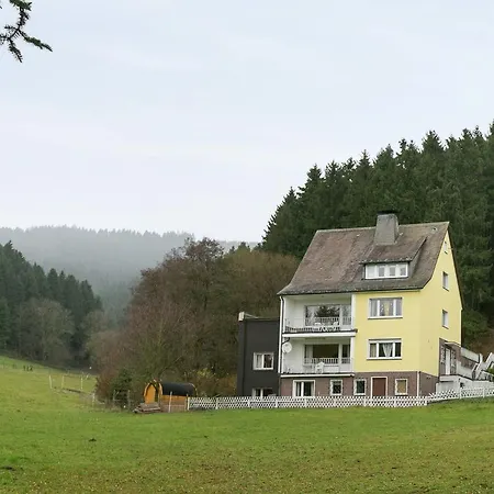 Cozy In Niedersalwey With Sauna 펜션 *
